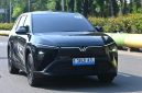 VinFast VF MPV 7 saat menjalani uji berkendara di Indonesia. MPV listrik tujuh penumpang ini menawarkan kabin lega, teknologi modern, dan jarak tempuh hingga 450 km untuk memenuhi kebutuhan mobilitas keluarga.