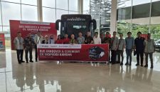 PT Hino Motors Sales Indonesia (HMSI) bersama dealer PT Citra Lestari Mobilindo menyerahkan secara simbolis Hino Bus GB 150 AT Euro4 kepada CV Ekspedisi Kanisha (Laskad Trans) di Palembang, Sumatera Selatan.