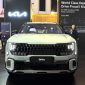 Kia Seltos tampil di booth Kia pada ajang IIMS Surabaya 2026. SUV andalan Kia ini terus memperkuat posisinya di pasar global dengan penjualan lebih dari 175 ribu unit sepanjang semester pertama 2026, berkat kombinasi desain modern, teknologi canggih, dan fitur keselamatan yang lengkap.