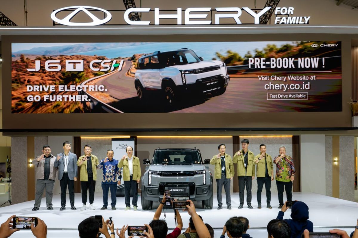 Chery Indonesia resmi memperkenalkan Chery J6T CSH di GIIAS 2026. SUV berteknologi Range-Extended Electric Vehicle (REEV) ini melengkapi lini Chery Super Hybrid dengan menawarkan sensasi berkendara mobil listrik dan daya jelajah hingga lebih dari 1.000 kilometer.