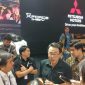 WAWANCARA: Presiden Direktur PT Mitsubishi Motors Krama Yudha Sales Indonesia (MMKSI) Atsushi Kurita memberikan keterangan kepada awak media usai peluncuran New Xforce HEV di ajang GIIAS 2026. Foto: Aziz RJ Pro