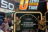 GIIAS 2026: Booth Mitsubishi Fuso di Hall 1 ICE BSD menampilkan lima kendaraan unggulan, termasuk Canter Extra Long Bus, eCanter, dan jajaran Fighter X, yang didukung layanan purnajual Zero Down Time untuk mendukung operasional bisnis pelanggan.