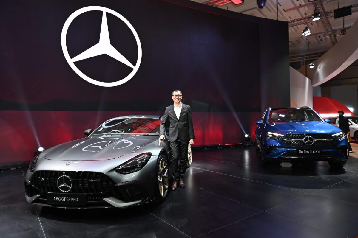 Mercedes-Benz menandai 140 tahun inovasi melalui perjalanan global "140 Years. 140 Places" dengan tiga unit S-Class terbaru yang melintasi enam benua menuju 140 lokasi bersejarah sebagai simbol perjalanan teknologi, kemewahan, dan kepeloporan merek otomotif asal Jerman tersebut.