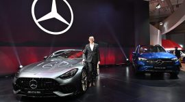 Mercedes-Benz menandai 140 tahun inovasi melalui perjalanan global "140 Years. 140 Places" dengan tiga unit S-Class terbaru yang melintasi enam benua menuju 140 lokasi bersejarah sebagai simbol perjalanan teknologi, kemewahan, dan kepeloporan merek otomotif asal Jerman tersebut.