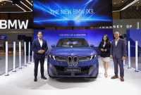 Peluncuran BMW iX3 terbaru di ajang otomotif, menandai era baru kendaraan listrik dengan desain modern dan teknologi canggih.