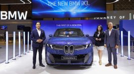 Peluncuran BMW iX3 terbaru di ajang otomotif, menandai era baru kendaraan listrik dengan desain modern dan teknologi canggih.
