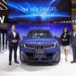 Peluncuran BMW iX3 terbaru di ajang otomotif, menandai era baru kendaraan listrik dengan desain modern dan teknologi canggih.
