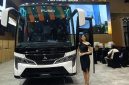 Mitsubishi FUSO Canter Bus dipamerkan di booth FUSO pada ajang GAIKINDO Indonesia International Auto Show (GIIAS) 2026 di ICE BSD City, Tangerang. Kendaraan ini menjadi salah satu solusi transportasi penumpang yang ditawarkan FUSO untuk mendukung sektor pariwisata dan mobilitas di Indonesia.