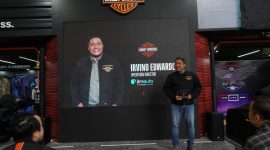 Operations Director PT JLM Auto Indonesia, Irvino Edwardly, memberikan sambutan saat peluncuran Street Glide Liberty Edition dan Heritage Classic Liberty Edition di GIIAS 2026.