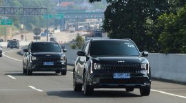 Rombongan The All-New Kia Seltos melintasi ruas tol saat kegiatan Driving Experience Jakarta–Bogor untuk menguji performa, kenyamanan, dan teknologi keselamatan SUV terbaru Kia di berbagai kondisi jalan.