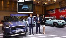 MINI Indonesia memperkenalkan Surfside Collection dan Unbound Collection dalam pembukaan MINI Pavilion di GIIAS 2026, Tangerang, Rabu (29/7).