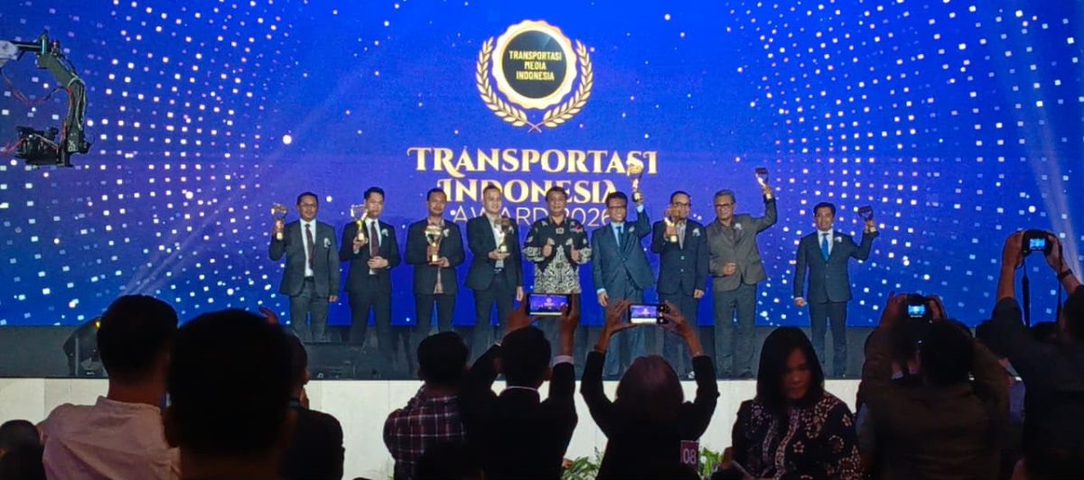 DFSK Gelora E meraih penghargaan sebagai pelopor kendaraan listrik komersial dalam ajang Transportasi Indonesia Award 2026 di Jakarta.