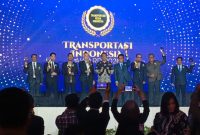 DFSK Gelora E meraih penghargaan sebagai pelopor kendaraan listrik komersial dalam ajang Transportasi Indonesia Award 2026 di Jakarta.