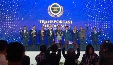 DFSK Gelora E meraih penghargaan sebagai pelopor kendaraan listrik komersial dalam ajang Transportasi Indonesia Award 2026 di Jakarta.