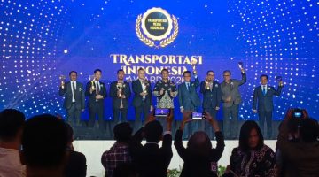 DFSK Gelora E meraih penghargaan sebagai pelopor kendaraan listrik komersial dalam ajang Transportasi Indonesia Award 2026 di Jakarta.