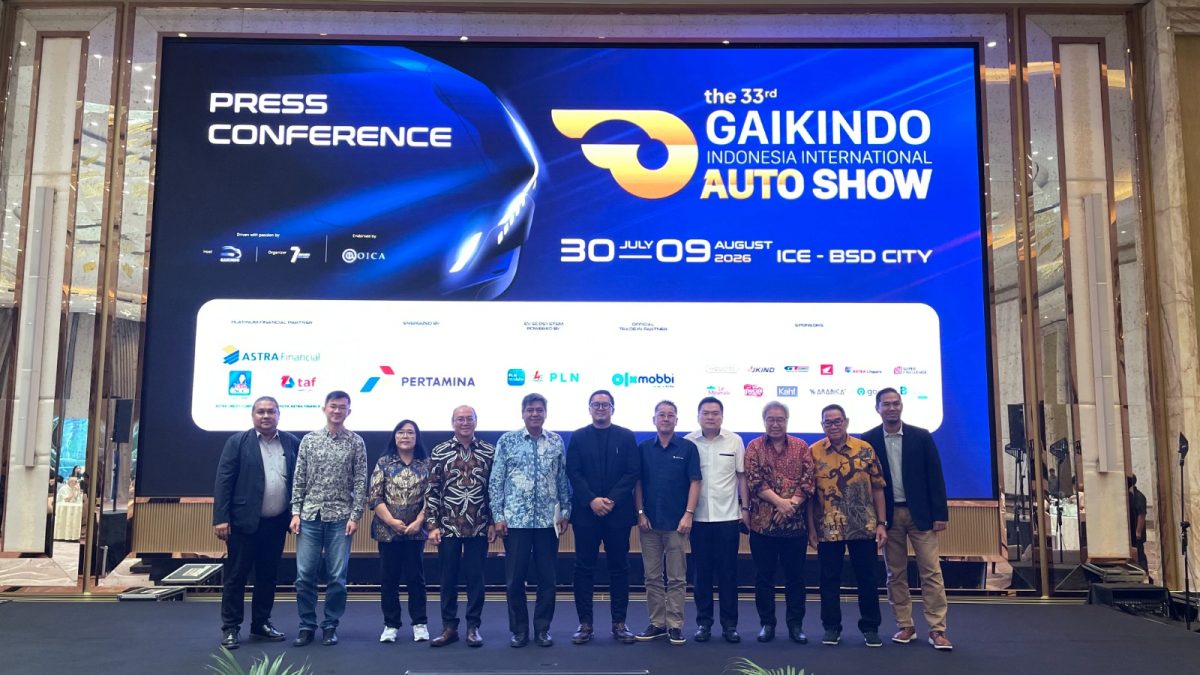 Foto bersama jajaran pengurus GAIKINDO, penyelenggara, dan mitra strategis usai konferensi pers GAIKINDO Indonesia International Auto Show (GIIAS) 2026 di Jakarta, Senin (13/7/2026). GIIAS 2026 akan berlangsung pada 30 Juli–9 Agustus 2026 di ICE BSD City dengan menghadirkan lebih dari 65 merek otomotif global.