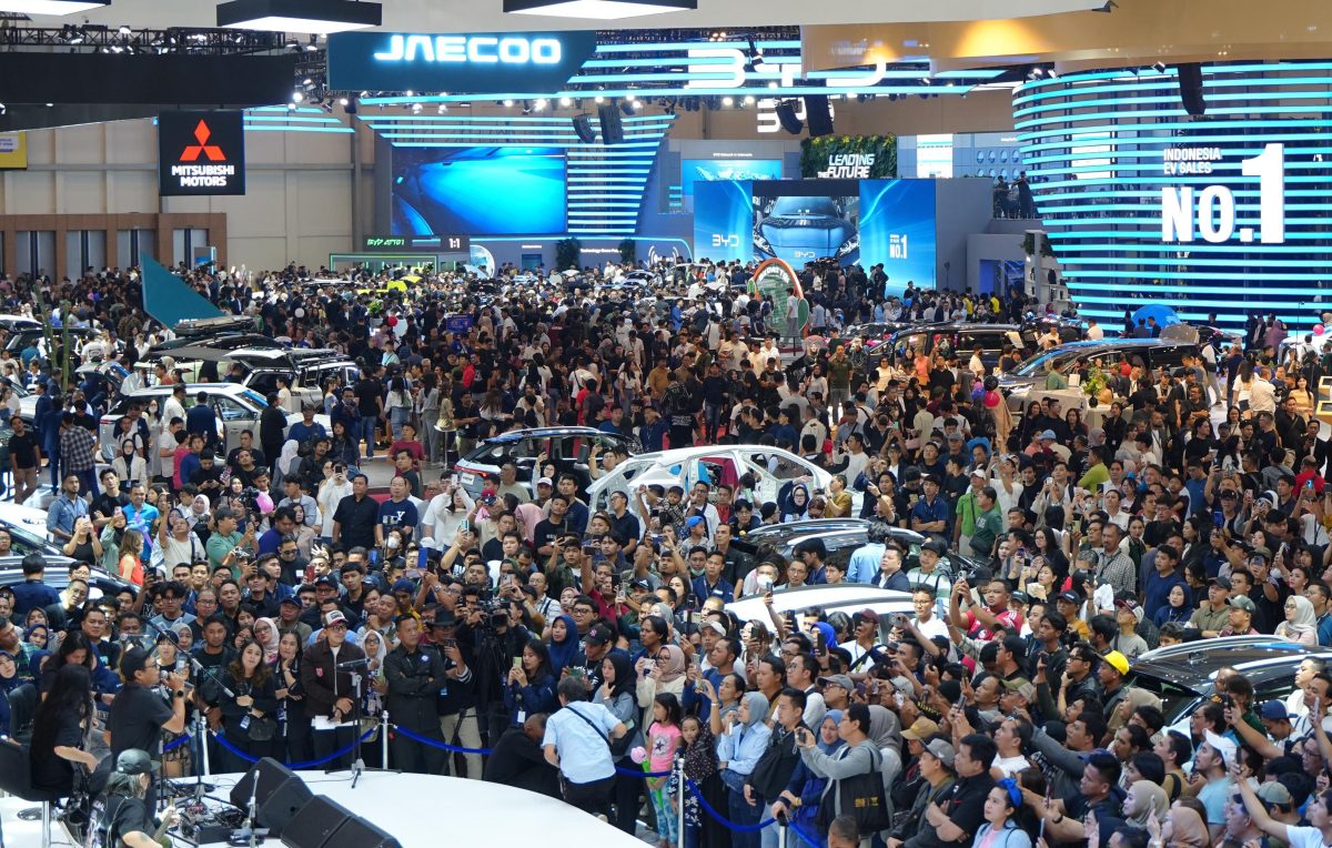 Suasana pameran GAIKINDO Indonesia International Auto Show (GIIAS) yang dipadati ribuan pengunjung. GIIAS 2026 akan kembali digelar di ICE BSD City pada 29 Juli–9 Agustus 2026 dengan menghadirkan berbagai peluncuran kendaraan dan teknologi otomotif terbaru. (doc).