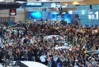 Suasana pameran GAIKINDO Indonesia International Auto Show (GIIAS) yang dipadati ribuan pengunjung. GIIAS 2026 akan kembali digelar di ICE BSD City pada 29 Juli–9 Agustus 2026 dengan menghadirkan berbagai peluncuran kendaraan dan teknologi otomotif terbaru. (doc).