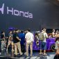 Pengunjung melihat Honda Super-ONE yang dipamerkan di booth Honda pada GIIAS 2026, Tangerang, Banten.