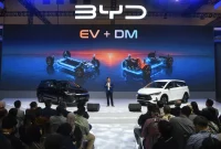 BYD memperkenalkan teknologi Dual Mode (DM) di Indonesia yang menggabungkan motor listrik dan mesin bensin untuk menghadirkan efisiensi bahan bakar, performa tinggi, serta jarak tempuh lebih dari 1.800 kilometer. (Foto: Dok. BYD)