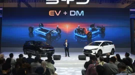 BYD memperkenalkan teknologi Dual Mode (DM) di Indonesia yang menggabungkan motor listrik dan mesin bensin untuk menghadirkan efisiensi bahan bakar, performa tinggi, serta jarak tempuh lebih dari 1.800 kilometer. (Foto: Dok. BYD)