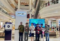 DFSK E5 Plus resmi hadir di Medan melalui Regional Launch yang berlangsung di Centre Point Mall Medan pada 25-30 Agustus 2026. SUV premium berteknologi Plug-in Hybrid Electric Vehicle (PHEV) ini ditawarkan dengan harga promo Rp495 juta untuk konsumen Sumatera Utara.