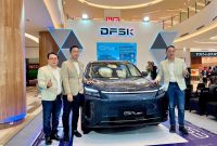 Keterangan foto:
DFSK E5 Plus resmi diperkenalkan kepada konsumen Sumatera Selatan melalui Regional Launch di Palembang Icon, Palembang, Selasa (18/8/2026). Kehadiran SUV PHEV ini menjadi bagian dari strategi DFSK memperluas akses kendaraan berteknologi new-energy mobility di pasar regional.