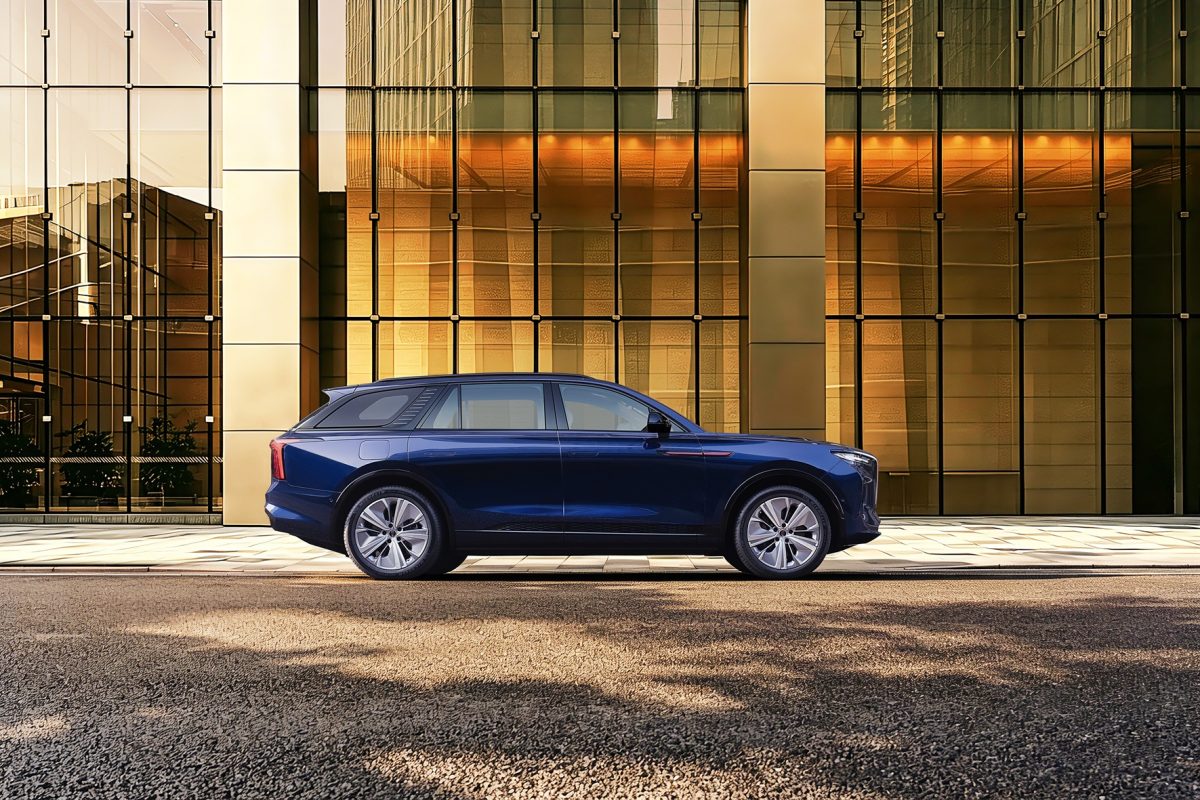 Hongqi E-HS9 memadukan estetika Timur dan teknologi modern lewat desain Signature Noble Design, kabin 6 penumpang, serta teknologi listrik AWD untuk menghadirkan kemewahan baru.