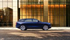 Hongqi E-HS9 memadukan estetika Timur dan teknologi modern lewat desain Signature Noble Design, kabin 6 penumpang, serta teknologi listrik AWD untuk menghadirkan kemewahan baru.