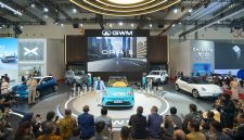 Suasana booth GWM di GIIAS 2026 saat memperkenalkan ORA 5 SUV untuk pertama kalinya kepada konsumen Indonesia. Kehadiran mobil tersebut menjadi salah satu sorotan utama GWM dalam ajang otomotif di ICE BSD City..