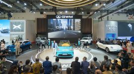 Suasana booth GWM di GIIAS 2026 saat memperkenalkan ORA 5 SUV untuk pertama kalinya kepada konsumen Indonesia. Kehadiran mobil tersebut menjadi salah satu sorotan utama GWM dalam ajang otomotif di ICE BSD City..