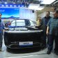 Airlangga Hartarto, Menteri Koordinator Bidang Perekonomian Republik Indonesia, mengunjungi booth Hyundai pada GIIAS 2026 didampingi Kenny Lee, President Director PT Hyundai Motors Indonesia, dan Fransiscus Soerjopranoto, Chief Operating Officer PT Hyundai Motors Indonesia. 