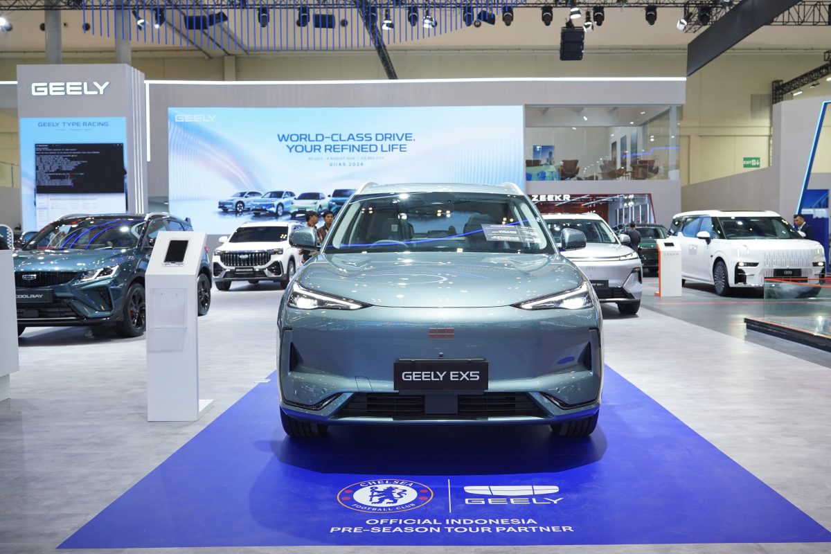 Geely Auto Indonesia menghadirkan The True Blue Journey di GIIAS 2026 sebagai bagian dari kemitraan global bersama Chelsea FC, menjelang laga Chelsea FC kontra AC Milan di Stadion Utama Gelora Bung Karno, Jakarta, 8 Agustus 2026.