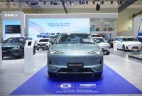 Geely Auto Indonesia menghadirkan The True Blue Journey di GIIAS 2026 sebagai bagian dari kemitraan global bersama Chelsea FC, menjelang laga Chelsea FC kontra AC Milan di Stadion Utama Gelora Bung Karno, Jakarta, 8 Agustus 2026.