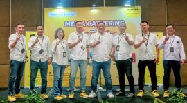 Jajaran manajemen Adira Finance berfoto bersama usai Media Gathering Adira Expo 2026 di Bandung. Adira Expo akan digelar pada 7–9 Agustus 2026 dengan menawarkan berbagai promo pembiayaan kendaraan dan program spesial menyambut HUT ke-81 Republik Indonesia.