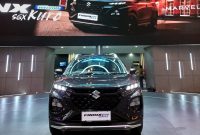 Ket. Foto: Suzuki Fronx SGX Hybrid Kuro dipamerkan di booth Suzuki pada ajang GAIKINDO Indonesia International Auto Show (GIIAS) 2026 di ICE BSD City, Tangerang. Varian tertinggi Fronx ini dibekali teknologi Smart Hybrid Vehicle by Suzuki (SHVS), kamera 360 derajat, dan Tire Pressure Monitoring System (TPMS) yang menjadi daya tarik utama bagi pengunjung. Foto: Dok. KlikOto.