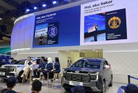 Mahasiswa relawan Hyundai Jump School Indonesia memberikan sesi berbagi inspirasi kepada siswa SMK di ajang GIIAS 2026.
