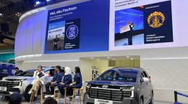 Mahasiswa relawan Hyundai Jump School Indonesia memberikan sesi berbagi inspirasi kepada siswa SMK di ajang GIIAS 2026.