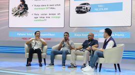 Para narasumber berbagi strategi memilih kendaraan dan
pembiayaan yang tepat.
Dari kiri ke kanan: Regional Retail Business Head DKI 1 ACC Henry Sinaga, Area 1
Dept Head TAF David Allister, Area Business Head DKI 1 Auto2000 Riki Rusdiono, dan
Moderator.