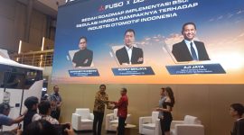 Mitsubishi Fuso bersama Kementerian ESDM dan Disway Group membahas roadmap implementasi B50 bagi kendaraan komersial dalam talkshow di GIIAS 2026, Tangerang, Jumat (7/8/2026).