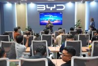 PT BYD Motor Indonesia memaparkan teknologi Dual Mode (DM) dalam Media Tech Auto Talk di ajang GIIAS 2026, Tangerang, Banten, Kamis (6/8/2026). Teknologi tersebut menggabungkan motor listrik dan mesin hybrid melalui tiga platform, yakni DM-i, DM-p, dan DMO.