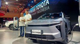 Toyota menampilkan New bZ4X Touring Battery EV di ajang GIIAS 2026, Tangerang. Model kendaraan listrik tersebut menjadi salah satu bagian dari strategi elektrifikasi dan pendekatan multi-pathway Toyota di Indonesia.