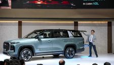 Chery menampilkan TIGGO V di GIIAS 2026, Tangerang, Sabtu (8/8/2026). SUV ini mengusung konsep 3-in-1 dengan fleksibilitas sebagai SUV, MPV, dan kendaraan utilitas, serta dilengkapi fitur V2L berdaya 2,2 kW.