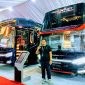 Brand and Marcomm Manager PT Laksana Bus Manufaktur, Singgih Eko Yudistiro, berfoto di area booth Laksana dengan dua bus yang dipamerkan pada GIIAS 2026, ICE BSD, Tangerang, Banten, Minggu (9/8/2026).
