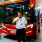 Marketing PT Tentrem Sejahtera (Karoseri Tentrem), Nugroho Eko Saputro, berfoto di depan bus Tentrem yang dipamerkan pada GIIAS 2026 di ICE BSD, Tangerang, Banten, Minggu (9/8/2026).