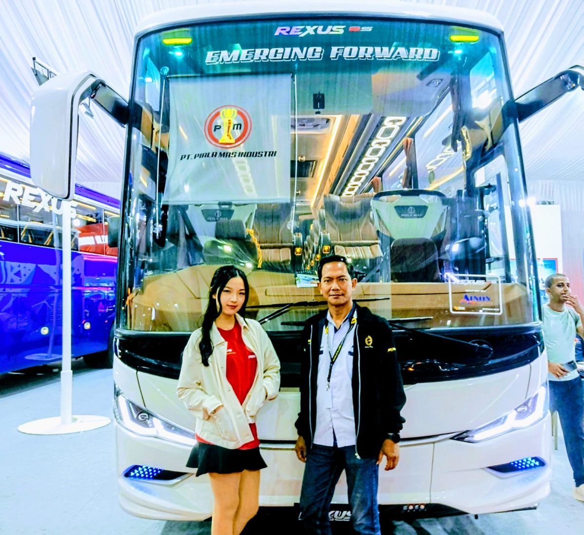 Boby Ardianto, perwakilan PT Piala Mas Industri, menjelaskan produk dan kiprah perusahaan di ajang GIIAS 2026, ICE BSD, Tangerang, Banten, Minggu (9/8/2026).