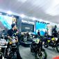 Booth Royal Enfield menampilkan sejumlah model sepeda motor bergaya klasik dan modern pada GIIAS 2026 di ICE BSD, Tangerang, Banten, Minggu (9/8/2026). Royal Enfield mencatat pertumbuhan penjualan sekitar 10 persen dibandingkan tahun sebelumnya.