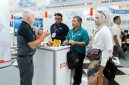 Pengunjung berdiskusi dengan peserta pameran di salah satu stan GIFA dan METEC, Jakarta. Pameran mempertemukan pelaku industri dengan berbagai teknologi dan solusi manufaktur logam.