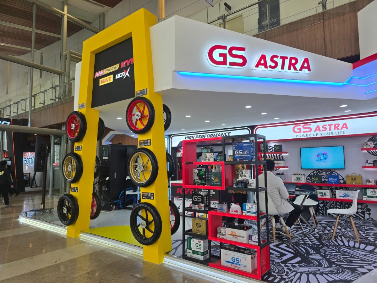 Booth GS Astra menampilkan beragam produk baterai dan komponen otomotif dalam pameran otomotif. Kehadiran GS Astra menjadi bagian dari portofolio aftermarket Astra Otoparts yang akan dibawa ke Automechanika Jakarta 2026.