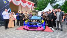 Keterangan foto:
Ketua Umum IMI Moreno Soeprapto, Menteri Ekonomi Kreatif Teuku Riefky Harsya, Founder NMAA Andre Mulyadi, serta jajaran builder dan mitra industri berfoto bersama usai pelepasan BMW Passato menuju SEMA Show 2026 di Museum Joang '45, Jakarta, Rabu (19/8/2026).